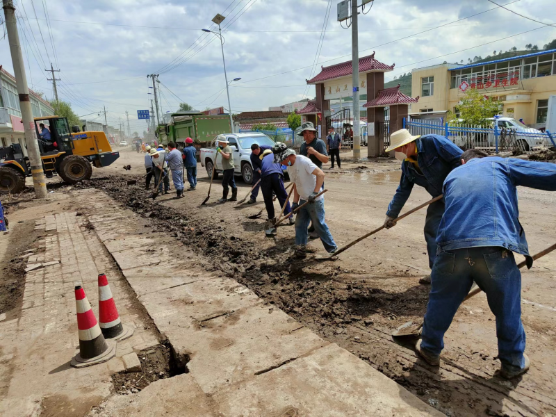 情系家鄉(xiāng)為人民 抗洪救災勇?lián)?mdash;&mdash;物產(chǎn)工投公司黨員干部、團員青年奔赴災區(qū)第一線搶險救災