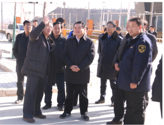 省委副書記、省長郝鵬視察青海曹家堡保稅物流中心