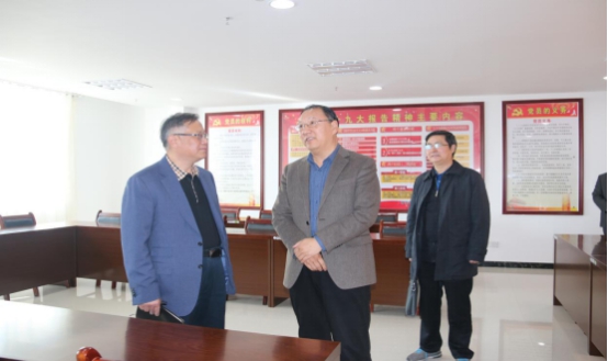 省委常委、省總工會主席馬吉孝等一行蒞臨青海物產(chǎn)集團(tuán)公司視察，調(diào)研指導(dǎo)道路貨運企業(yè)建會、貨運司機(jī)入會等工作