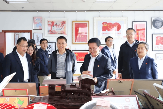 省農村信用聯(lián)社與省物產集團聯(lián)合開展&ldquo;傳承紅色文化  堅定理想信念&rdquo;主題黨日活動