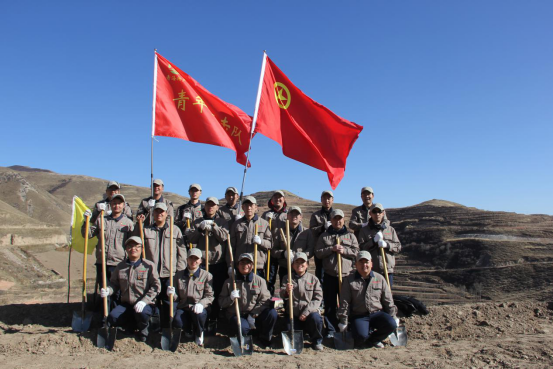 有一種奉獻(xiàn)叫&ldquo;五四精神&rdquo;，有一種擔(dān)當(dāng)叫&ldquo;青年突擊隊(duì)&rdquo;