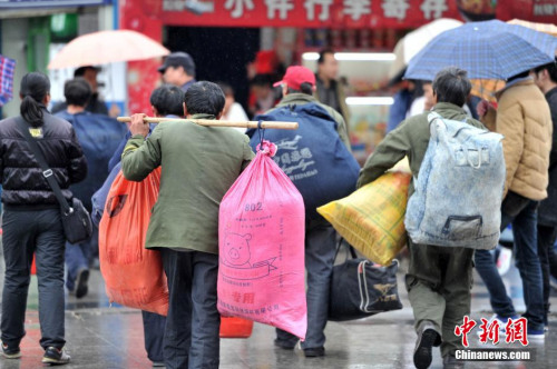 聚焦春節(jié)&ldquo;恐歸族&rdquo;：近鄉(xiāng)情怯，恐懼何來(lái)？(圖)